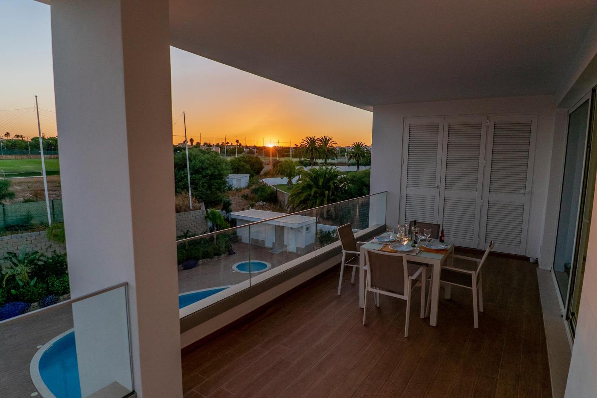 Sunset Condominium Lagos Buitenkant foto